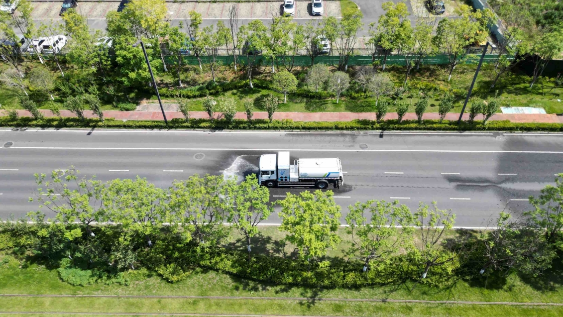 氢能应用场景上新！四川首批氢能驱动市政洒水车在新都上线
