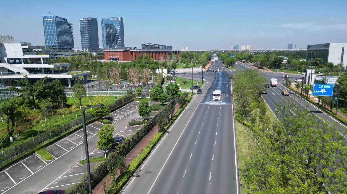 氢能应用场景上新！四川首批氢能驱动市政洒水车在新都上线